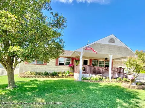 808 Spar Ave, Beachwood, NJ 08722