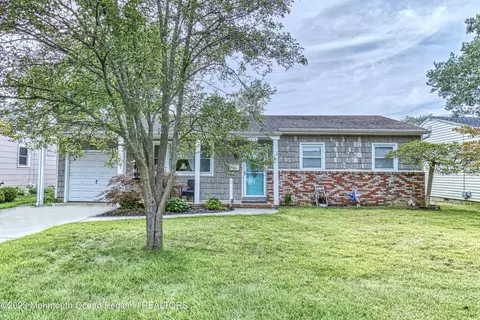 1215 Curtis Ave, Point Pleasant, NJ 08742
