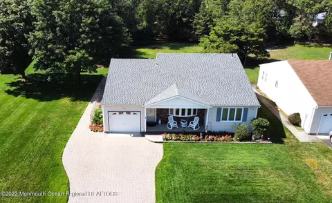 172 Northumberland Dr, Toms River, NJ 08757