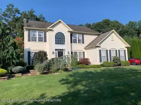 15 Jefferson Ct, Jackson, NJ 08527
