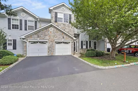 17 Rozalyn Ln, Old Bridge, NJ 08857