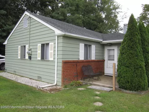 37 Pheasant St #B, Manchester, NJ 08759