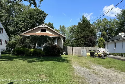 97 Stillwell Rd, Holmdel, NJ 07733