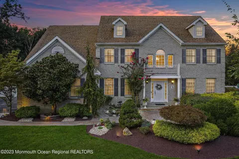 5 Tranquil Ct, Freehold, NJ 07728