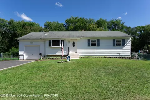 113 Darien Rd, Howell, NJ 07731