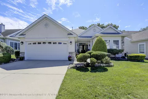 36 Pine Valley Rd, Jackson, NJ 08527