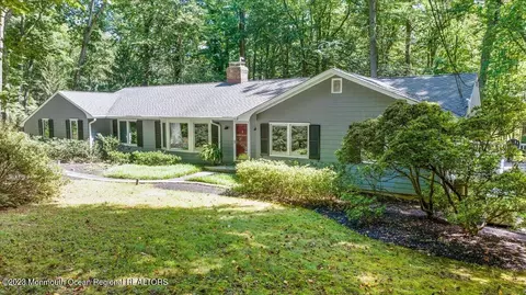 46 Crane Ct, Middletown, NJ 07748