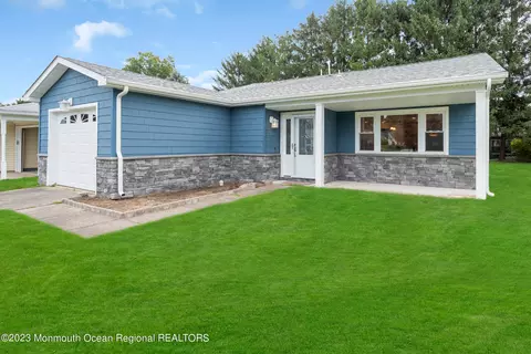 33 Lauren Ln, Brick, NJ 08723