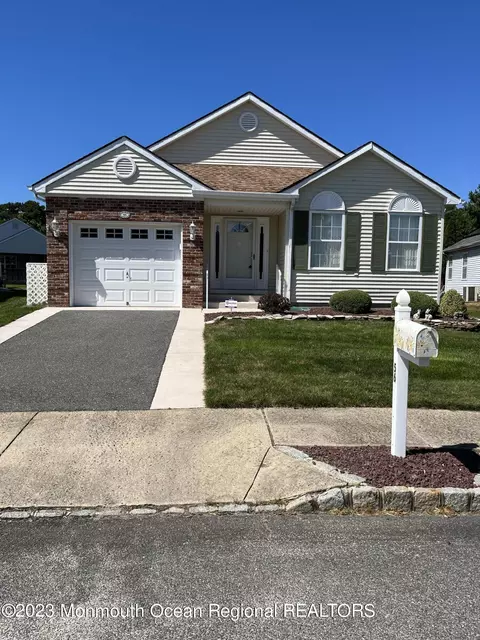 56 Winterton Dr, Toms River, NJ 08757