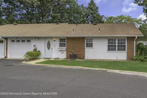 1005 A Aberdeen Dr, Lakewood, NJ 08701