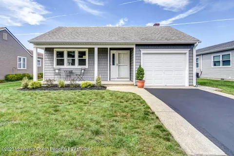 19 Haiti Ct, Toms River, NJ 08757
