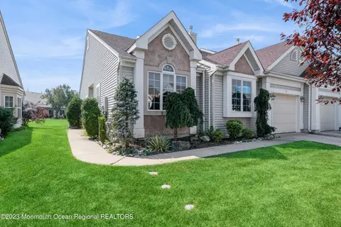 9 Aberdeen Way, Monroe, NJ 08831