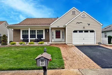 40 Portsmouth Dr, Toms River, NJ 08757