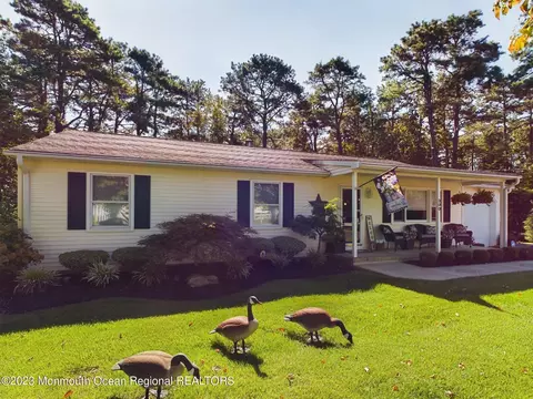 300 Albert Ave, Lakewood, NJ 08701