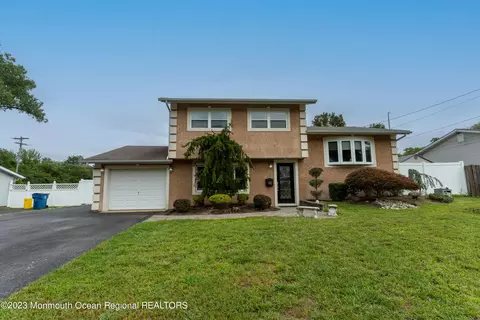 28 Brookwood Pkwy, Jackson, NJ 08527