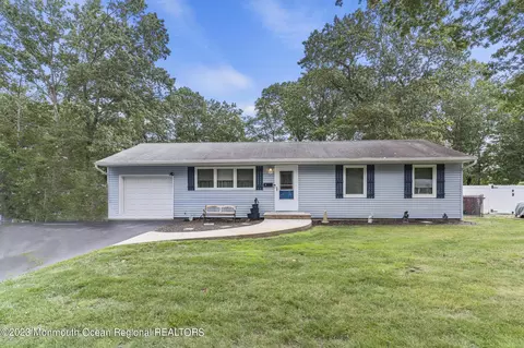 37 Chain Blvd, Bayville, NJ 08721