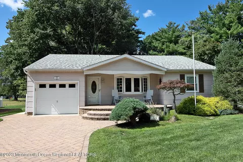 116 Norfolk Ct, Toms River, NJ 08757