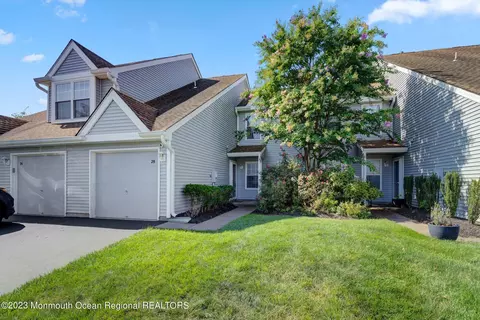 28 Hemlock Ct, Bordentown, NJ 08505