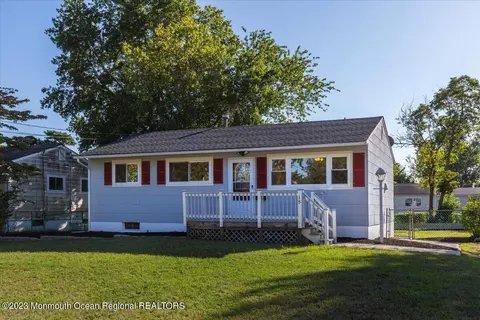 15 Carnegie St, Toms River, NJ 08757