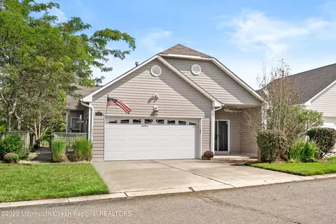 1 Woodburn Rd, Manahawkin, NJ 08050