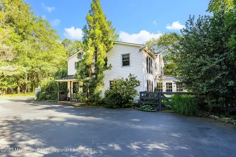 48 Clover Hill Ln, Colts Neck, NJ 07722