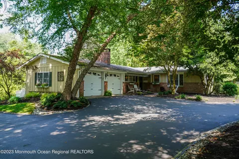 102 Samara Dr, Shrewsbury, NJ 07702