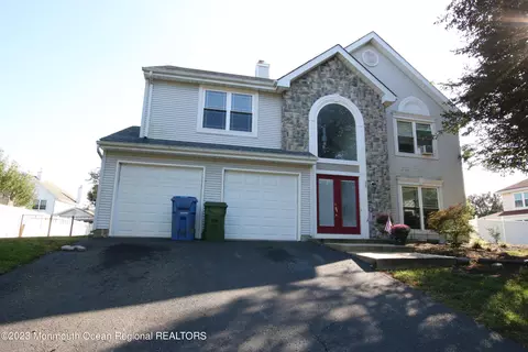 35 Annapolis St, Tinton Falls, NJ 07712
