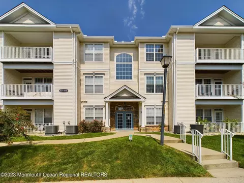 546 St Andrews Pl, Manalapan, NJ 07726
