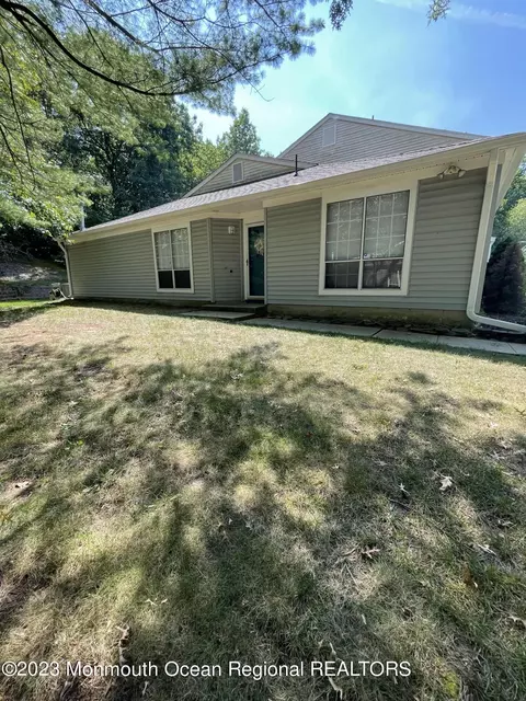 206 Yorkshire Ct, Old Bridge, NJ 08857