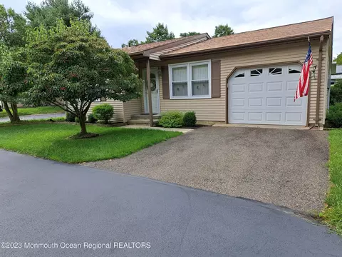 56 Norwalk Ave, Whiting, NJ 08759