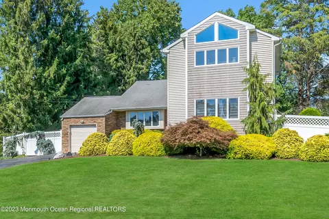 5 Daniel Dr, Middletown, NJ 07748