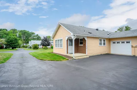 12 Moccasin Dr # C, Whiting, NJ 08759