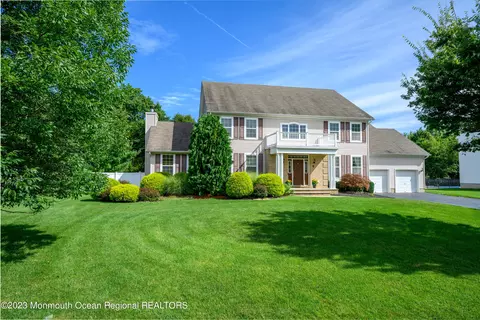 4 Christie Ln, Freehold, NJ 07728