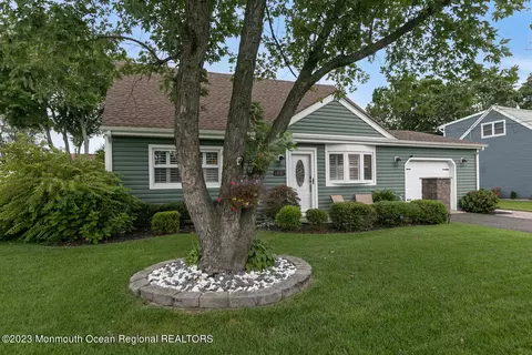 13 Fir Pl, Hazlet, NJ 07730