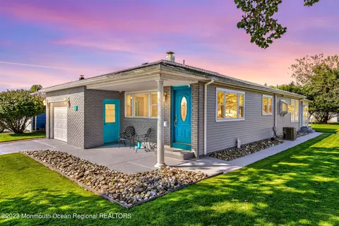 23 Troumaka St, Toms River, NJ 08757