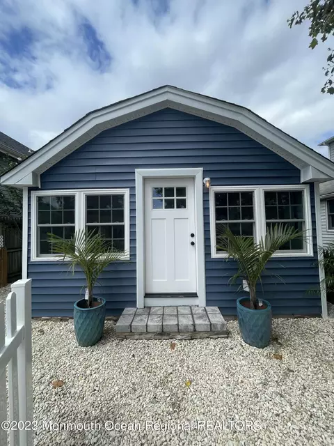 35 Seaside Pl, Keansburg, NJ 07734