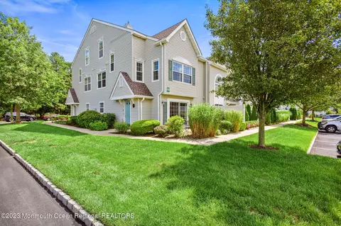 54 Richmond Ct, Tinton Falls, NJ 07712