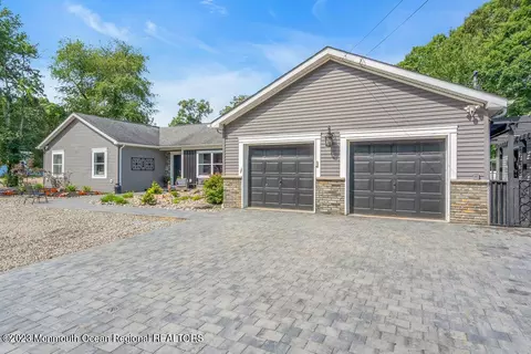 402 Hickory Ln, Forked River, NJ 08731 photo 2