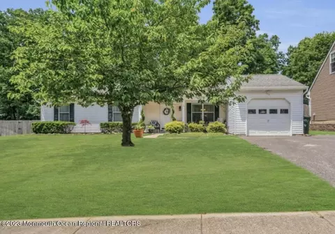 24 Cannon Ball Dr, Howell, NJ 07731