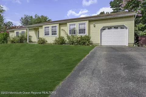 10 Eagle Dr, Bayville, NJ 08721