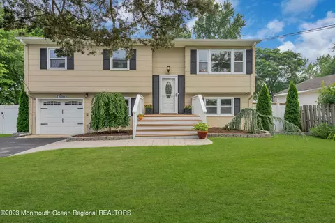 138 Hilltop Dr, Brick, NJ 08724