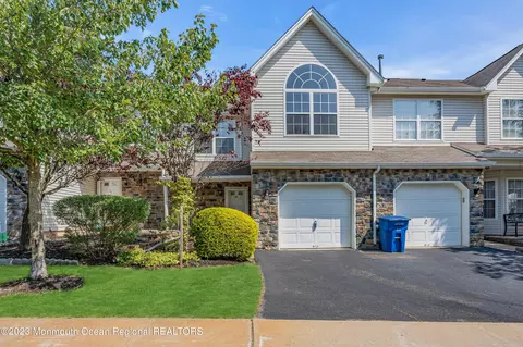 40 Maywood Run, Tinton Falls, NJ 07753