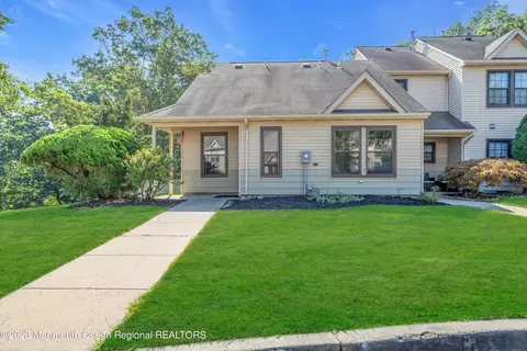 200 Larkspur Ln, Jackson, NJ 08527