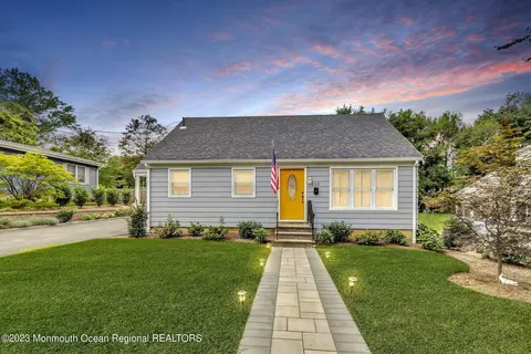 208 Greeley St, Hightstown, NJ 08520
