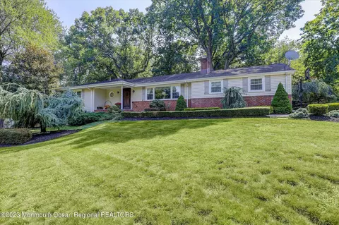 34 Iler Dr, Middletown, NJ 07748