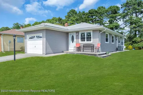 826 Jamaica Blvd, Toms River, NJ 08757