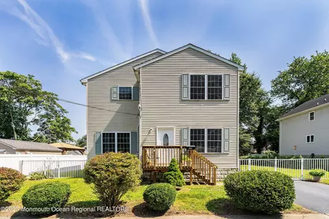 20 Shoreland Ter, North Middletown, NJ 07748
