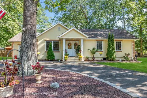 2 Elm St, Jackson, NJ 08527