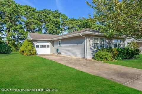 76 Seaview Ave, Brick, NJ 08723
