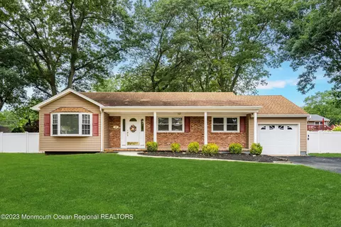 45 Woodridge Ave, Toms River, NJ 08755